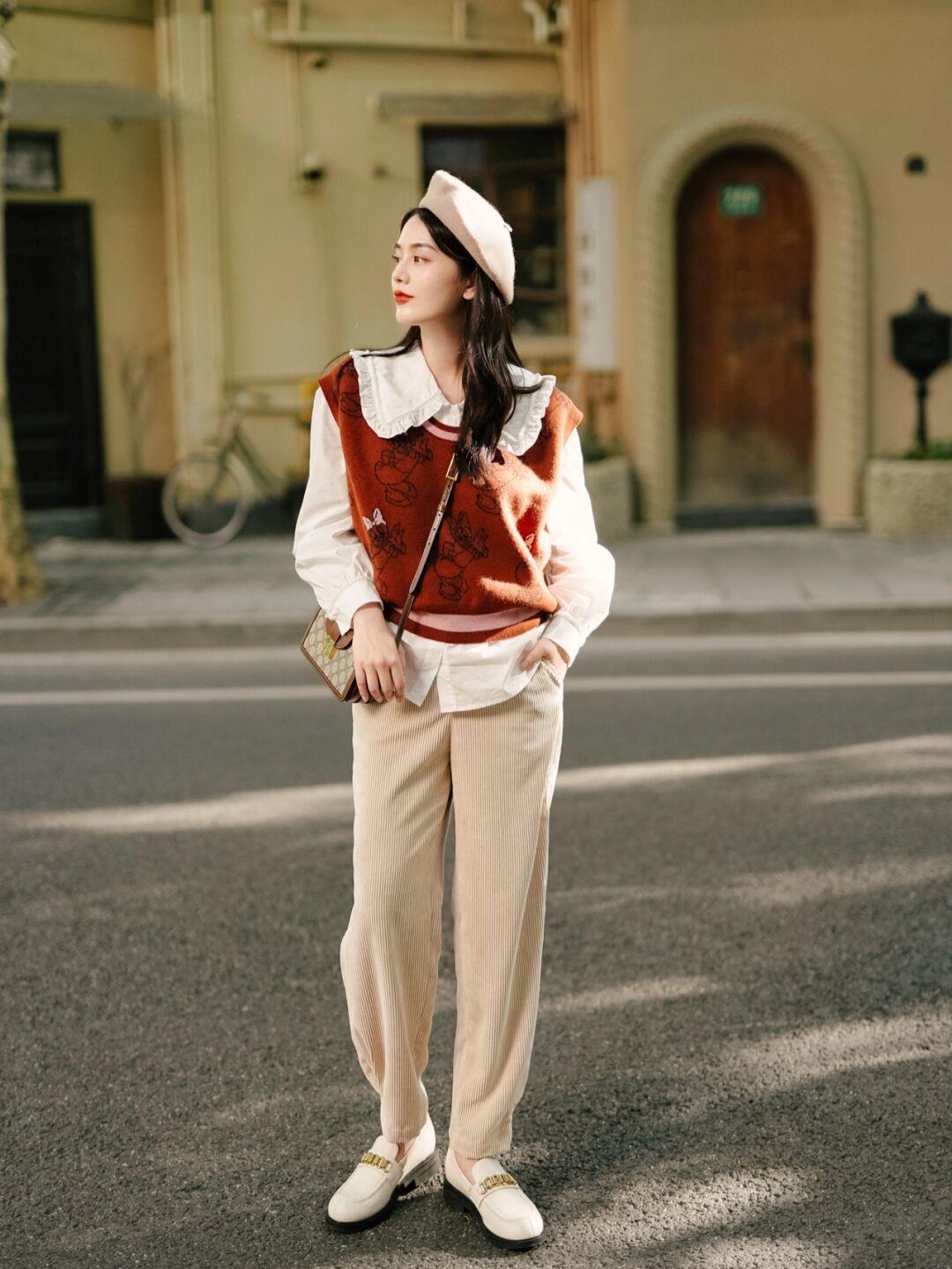 穿搭|秋季会穿“衬衫”更优雅,搭配皮裙干练飒爽,简约知性又显气质