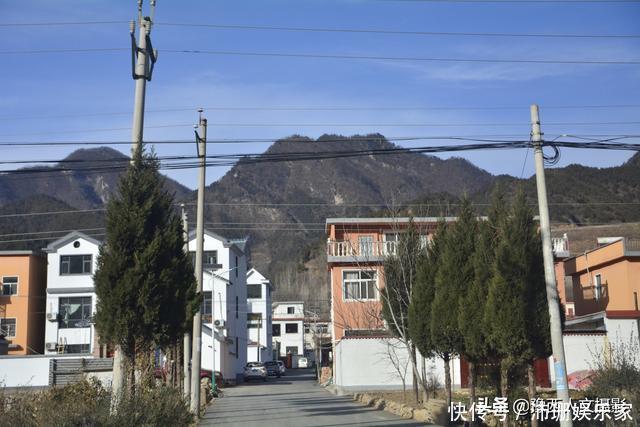中年|山村百余口如今就剩5个人,隔沟相望的两户邻居,过成一家亲