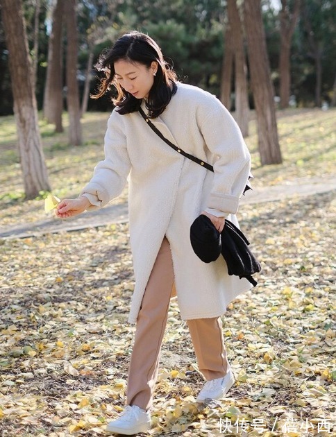 大衣 为什么有的人穿大衣不显老?不仅因为颜值,关键在于气质和懂搭配
