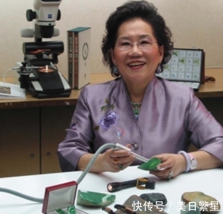 紫色!被称为“翡翠皇后”的欧阳秋眉,大半生都奉献给了翡翠!