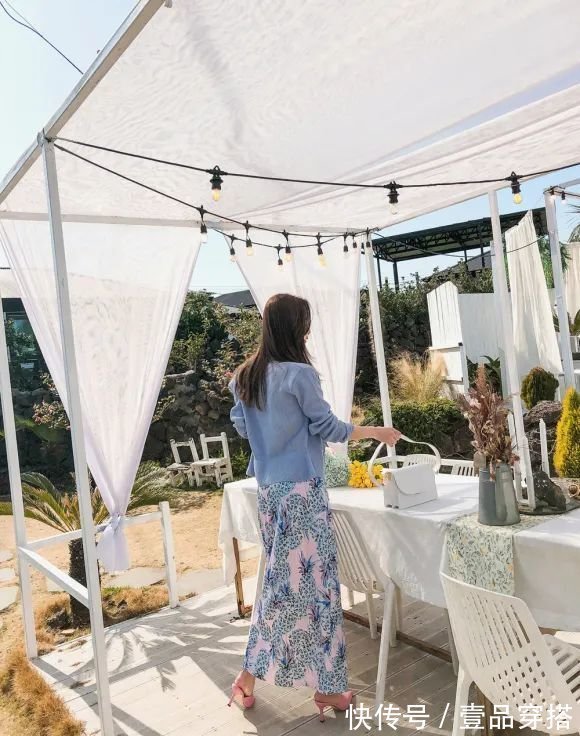 波西米亚|女神孙允珠高清时尚搭配:雅典钻蓝热带花簇波西米亚裙