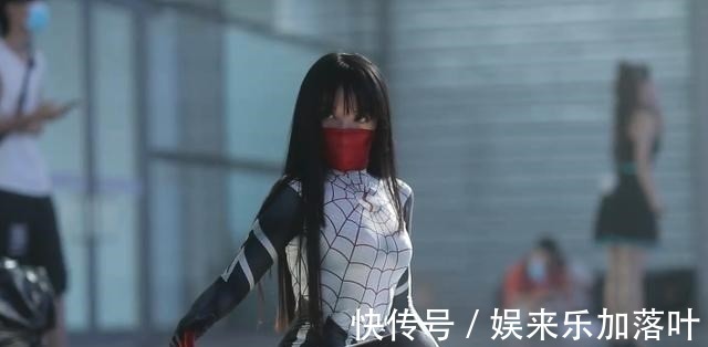 漫展|电影级顶尖COS漫展变哥谭市现场,暗黑风满满的小丑与小丑女