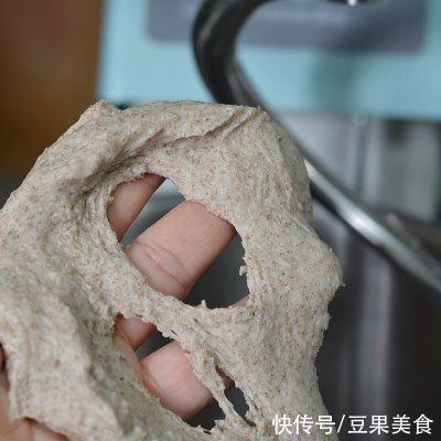 不可错过的下酒菜黑全麦热狗面包坯,过瘾