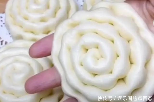 最简单的花卷，一搓一压一卷，造型有创意，既好看又好吃