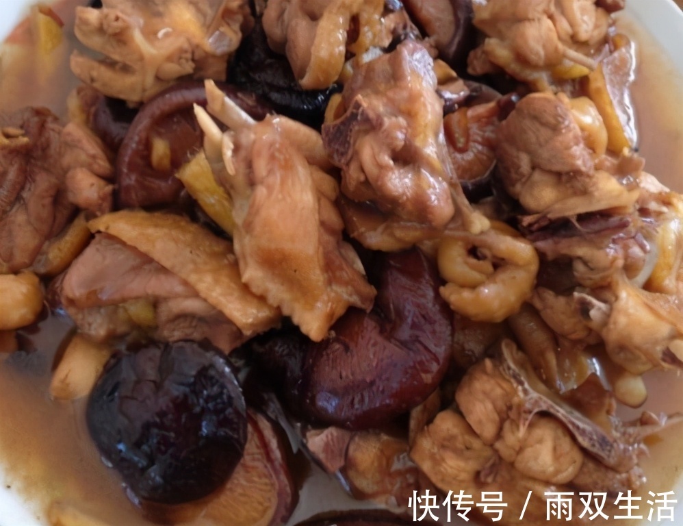 鸡肉|营养丰富的香菇炖鸡，制作简单，香气四溢