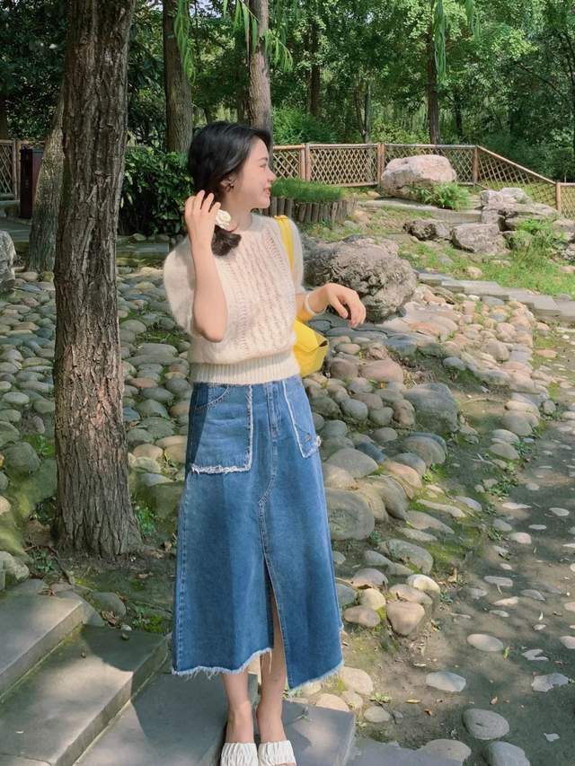秋天|早秋的甜酷穿搭!针织开衫+牛仔裙,简约大方不做作,优雅又洋气