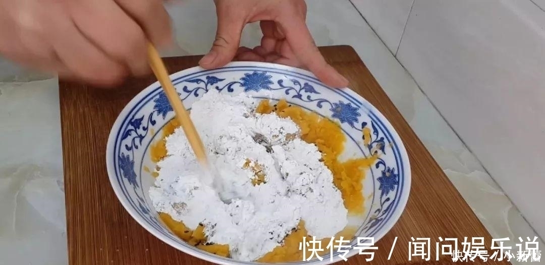 2个红薯, 1袋牛奶, 手不粘面, 做出最好吃的小零食, 放凉都不会硬