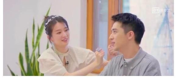 我们恋爱吧|乔欣许魏洲上演真人偶像剧，丸子头吸睛，吴宣仪小鬼是欢喜冤家