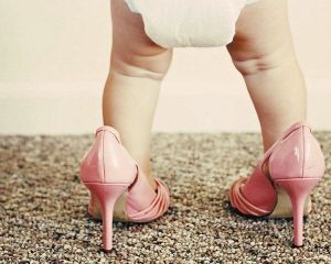 雪地靴|别给宝宝穿“雪地靴”!最害娃的4类鞋子,保暖也要注意这些问题