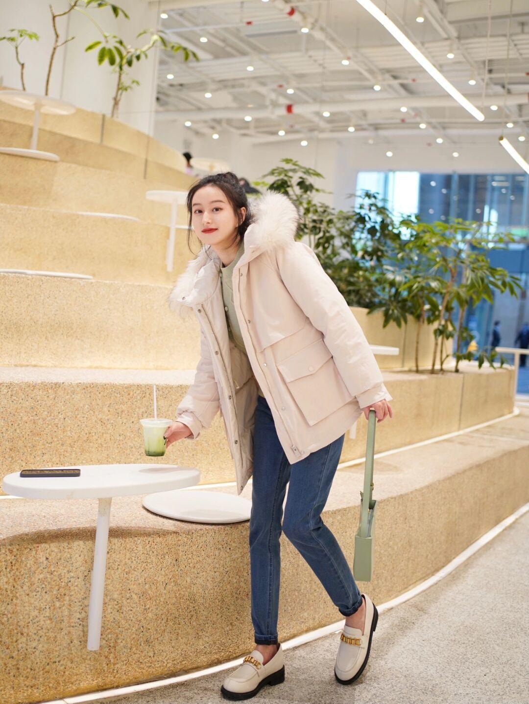 百搭|冬季基础色羽绒服才“真香”,百搭实用还遮肉,配什么单品都好看