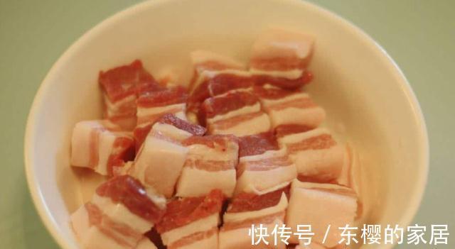 冒大泡|制作红烧肉，别再焯水了，用这种方法，红烧肉红润透亮，肥而不腻