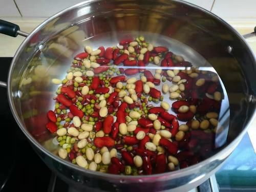  明天腊八节，教你最正宗的腊八粥熬法，香甜软糯喝不够，省时省力