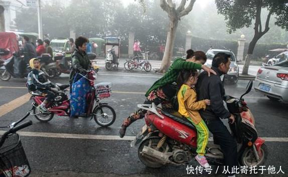 路程|“娃上学，我一天接送8趟”，专家接送孩子，是毁掉孩子的毒药