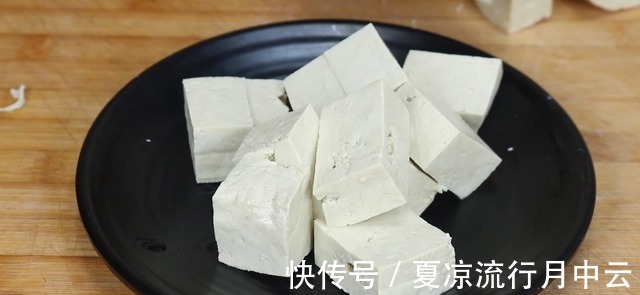 外婆教我拿手绝活,豆腐最好吃的做法,简单接地气,全家都爱吃!