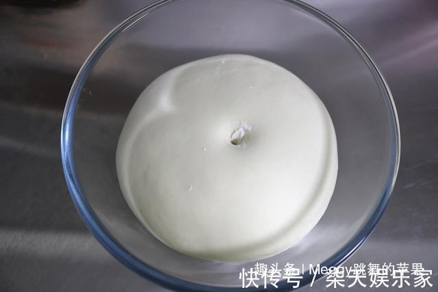 早餐|面包没出炉就满屋飘蒜香,早餐零食不愁了,没菜没酱手撕吃一个
