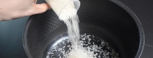 电饭锅|今天才知道,煮米饭时加点它,煮出来的米饭软糯香甜还不粘锅,真棒