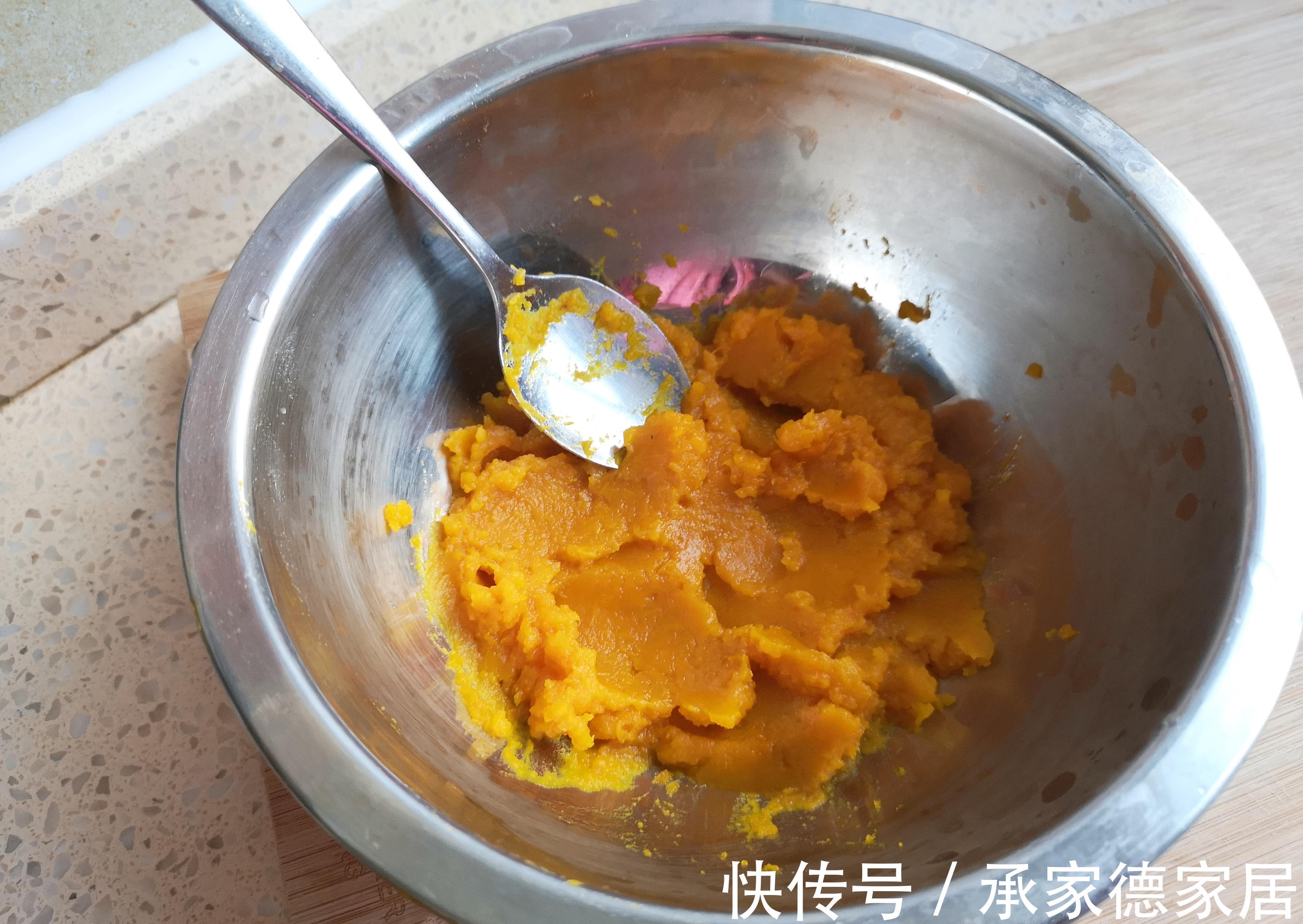 派模|每一次做都不够吃的南瓜派，奶香浓郁，比蛋挞还好吃