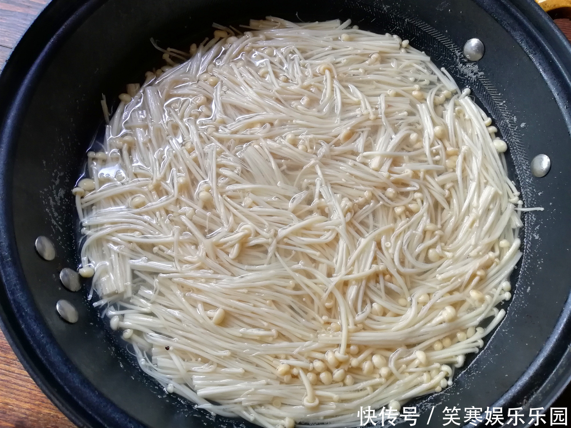 1汤匙|金针菇夏天这样吃,比涮的好吃,凉爽开胃,天热,就做这个菜