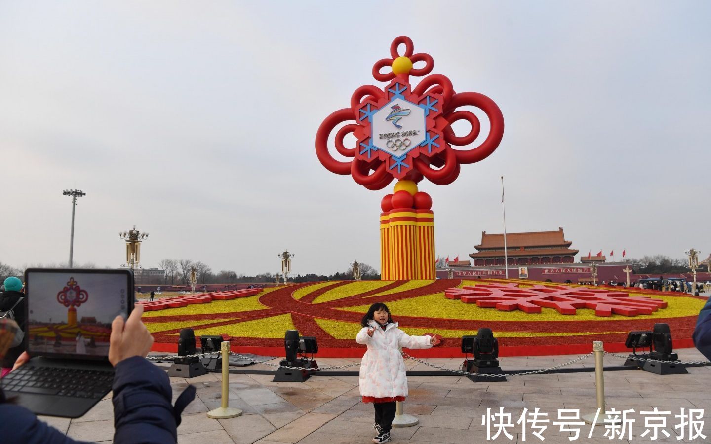 天安门广场|大花篮为何换成了中国结？专访天安门广场冬奥花坛总设计师