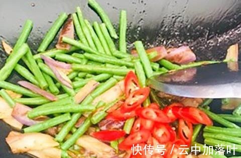 诀窍|炒茄子为何总是太费油分享“两个诀窍”让你炒出茄子好吃不油腻！