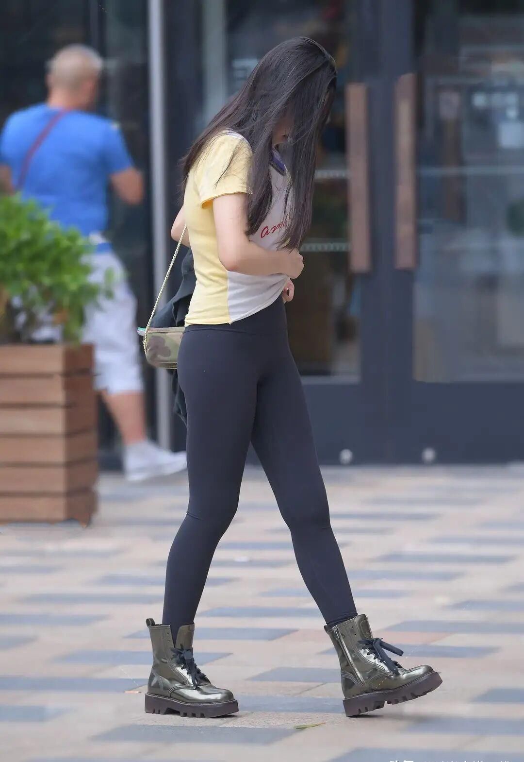 激情|“烂大街”的打底裤,仅仅换了一种穿法,重新“点燃”了激情