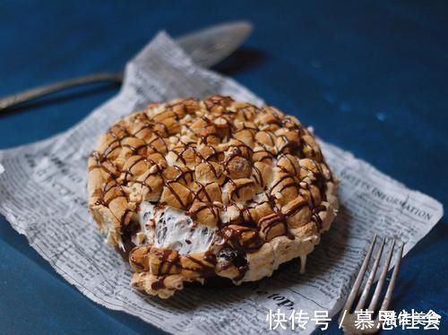 一个巧克力布朗尼蛋糕居然要100块,其实不难,其实自己在家做蛋糕也很简单,真实惠