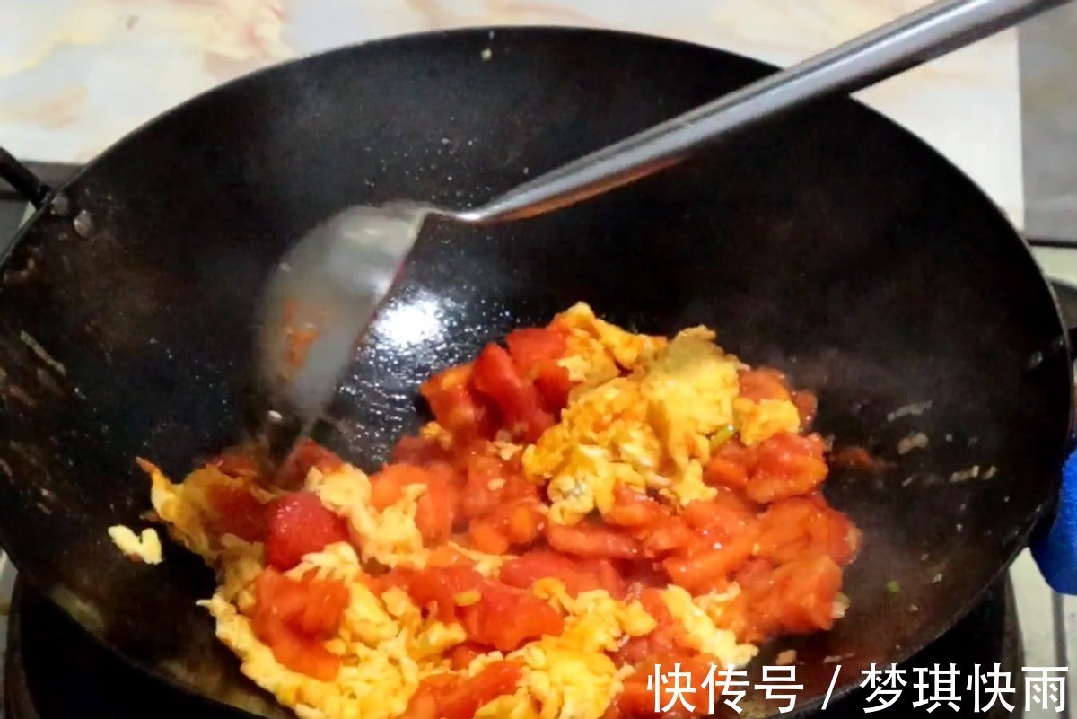 西红柿|西红柿炒鸡蛋怎么做?很多人第一步就错了,大厨教你正确做法