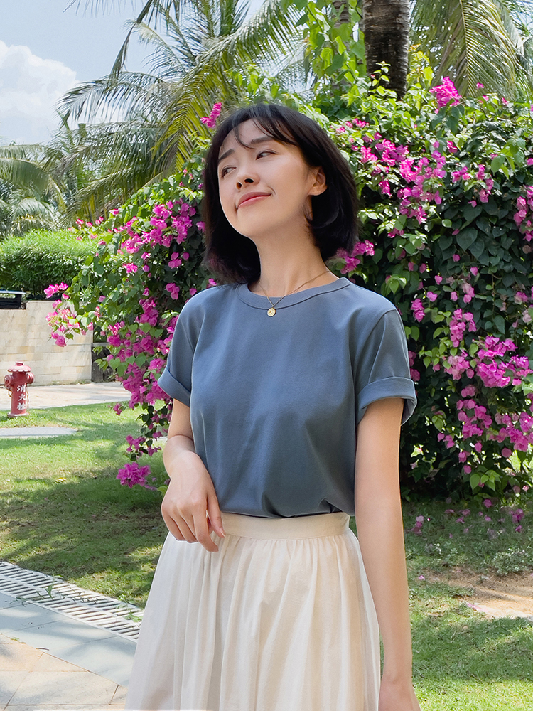 显瘦|“短袖T恤+半身裙”这也太配了吧!显白显瘦,太适30岁的女人了