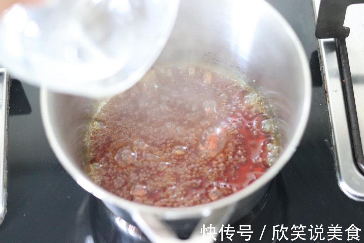 外表焦黄色泽诱人,软嫩有弹性的布丁入口即化,真好吃