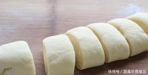 面粉特别的创意做法,加2个紫薯,比包子馒头都好吃,酥得直掉渣