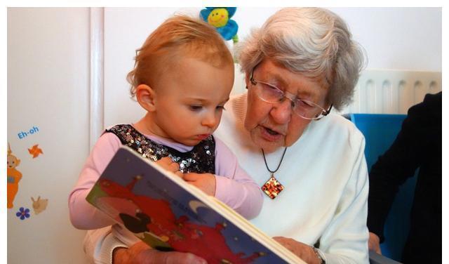 年轻人|“奶奶式早教”获赞,年轻人都难赶得上,果然好婆婆都是别人家的