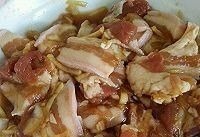 炒猪肉时，不要直接下锅炒！老师傅教你2招，肉质香浓嫩滑，入味