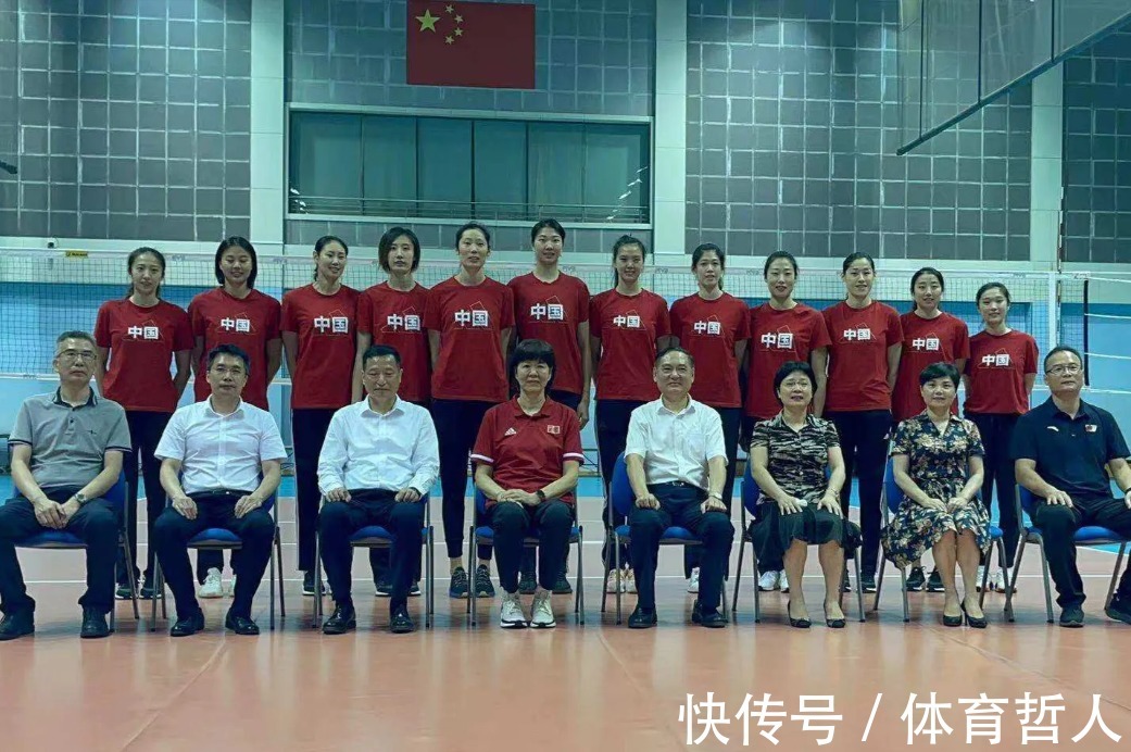 眼睛|人民日报点评中国女排颜妮!短短11个字,让人眼睛湿润