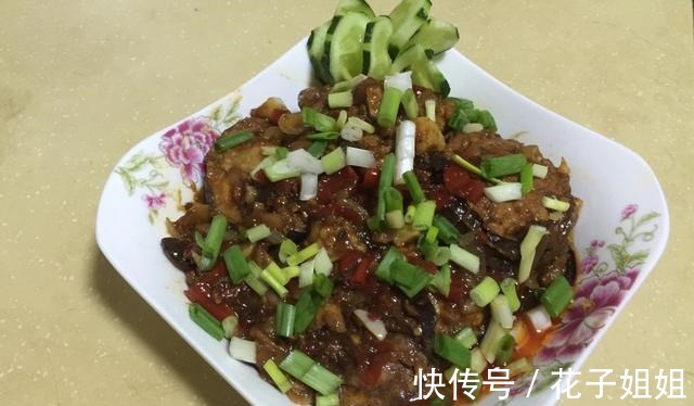 酸甜|酸甜开胃的鱼香茄饼，茄子和肉馅的完美结合，一盘根本不够吃！