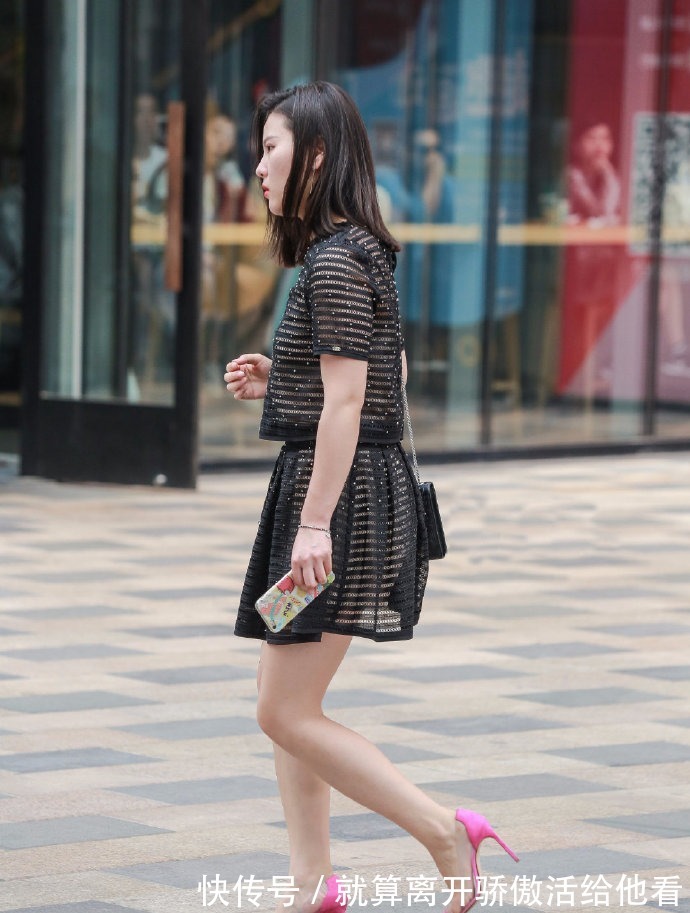 关键|这么“小巧袖珍”的高跟鞋,穿起来凉快不说,关键是还很“少女”