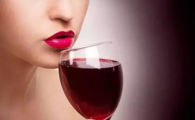 喂奶|哺乳期满足宝宝要注意,4个时刻不宜给娃喂奶,影响baby健康成长