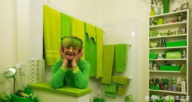 颜色|因全身都是一个颜色,被称为“绿夫人”,77岁还洋溢着少女感