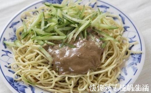 芝麻酱调稀,用水还是用油大厨这么做,丝滑细腻味道香