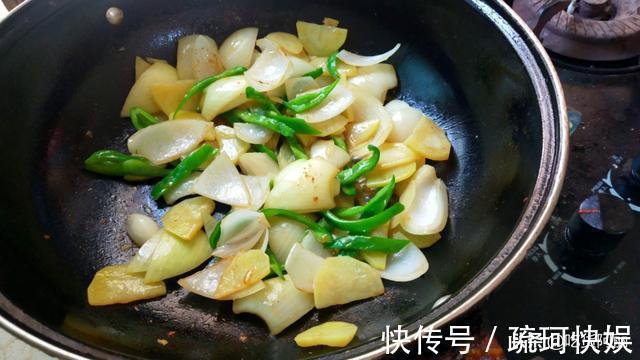 秋天|秋天这三样菜一起炒，比肉还香，超级下饭，才不到一块钱一斤！