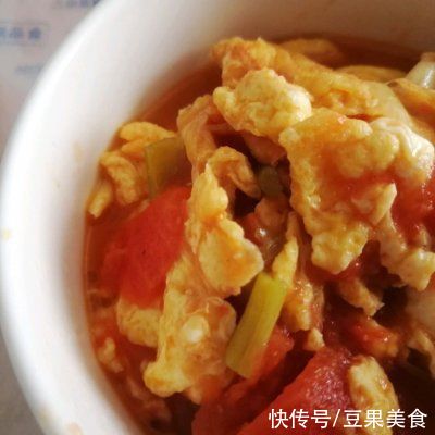最简单常见的米饭绝配菜——西红柿炒鸡蛋（甜口！）