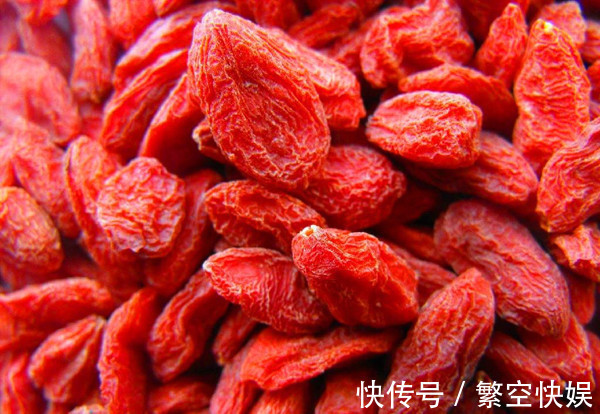 營養物質|枸杞白天吃和晚上吃哪個好吃對“賽人參”，吃錯“易生病”