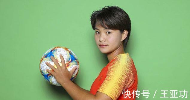 肖裕仪|看哭了!混沌中国足球里的孤勇者,女足没躺平打卡,而是在打仗