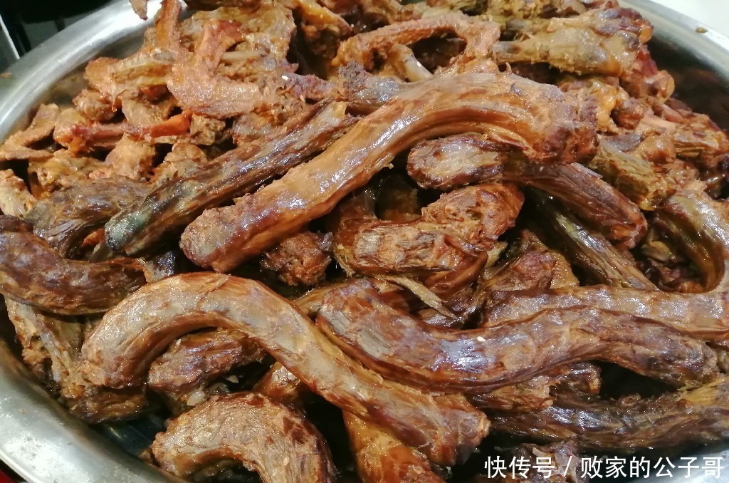 烧烤类|这6种食物，孩子再馋父母也别买，没营养还浪费钱，以后别乱买了