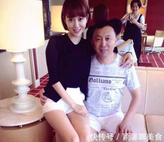 客厅|带你参观姜妍的豪宅,家常便饭也这么丰盛,满桌都是海鲜大餐