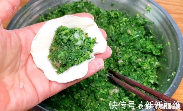 胡萝卜缨|夏天,用它包饺子,又香又嫩,不花1分钱,比韭菜茴香都好吃