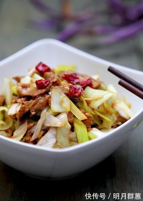 北京菜|葱爆羊肉，先炒葱，还是先炒肉？搞错了肉不鲜嫩，还膻气！