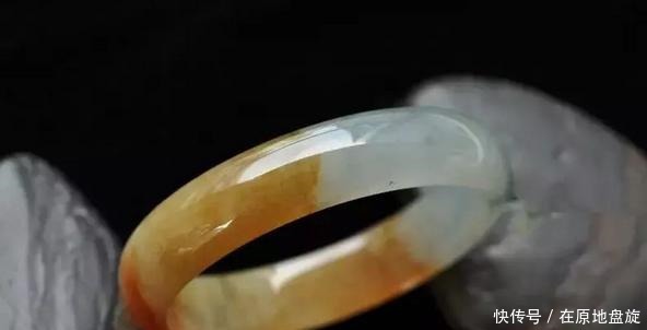 美女执意20万买下的翡翠原石,切开后气的发抖,最后成品完美逆袭!