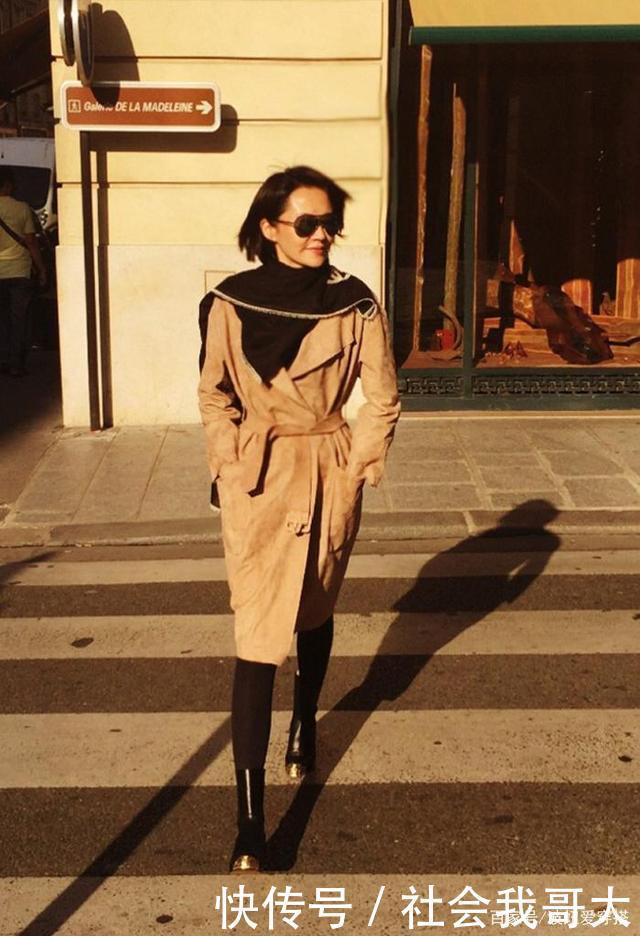 奔四的女人买风衣,多挑这4款“显白色”,高级优雅、还不易过时