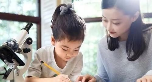 孩子|姐姐辅导弟弟作业,一个被气哭,一个被骂哭,网友:场面太真实了