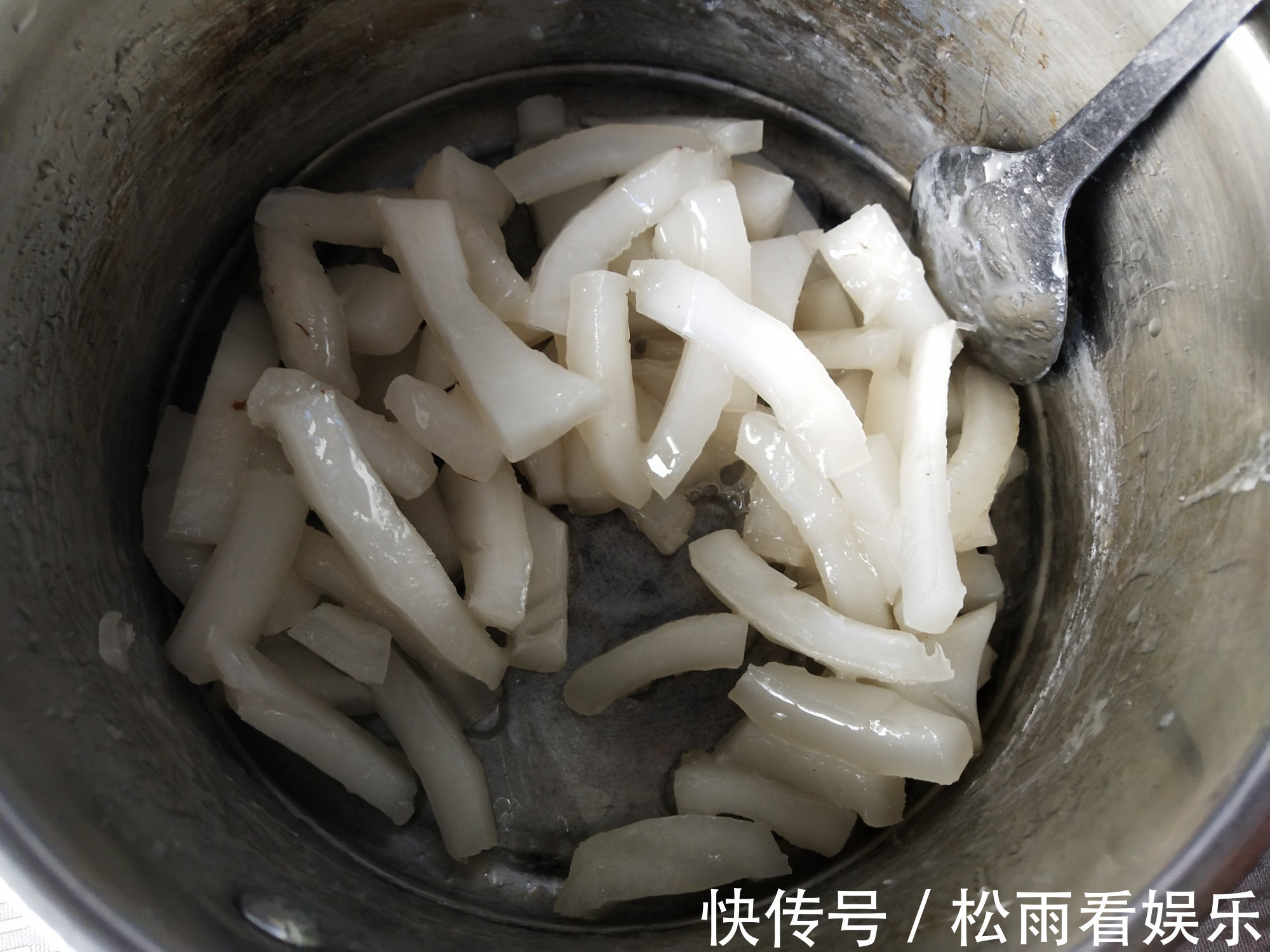 椰子|它是“维C之王”,皮肤黑要多吃,抑制黑色素形成,扔掉太可惜